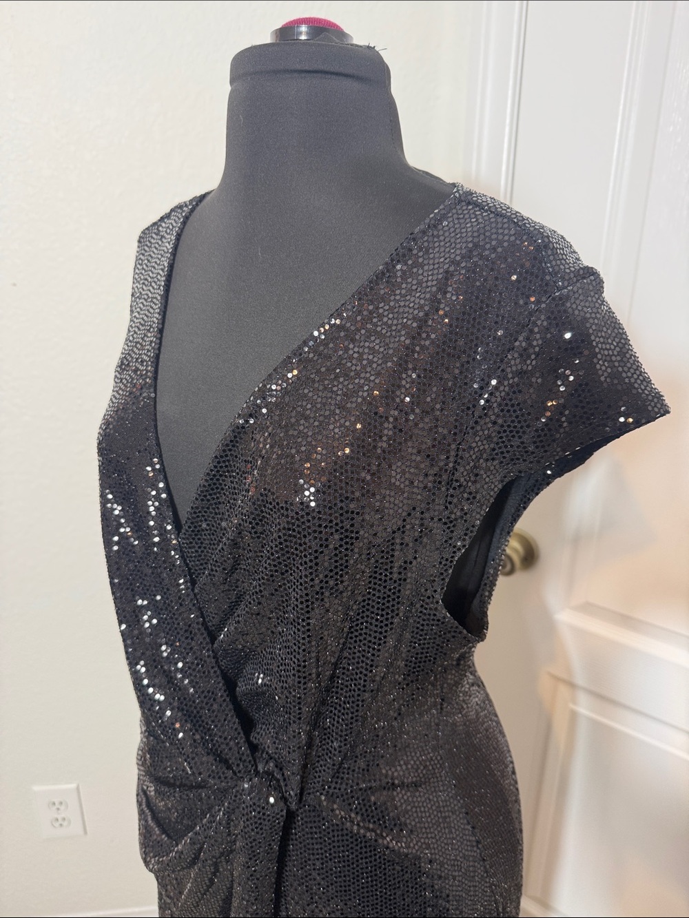Elegant Black Sequin V-Neck Maxi Dress with Twist Detail Made in Egypt - Picture 7 of 8